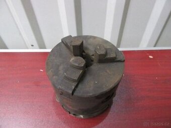 Nabízím staré sklíčidlo na soustruh. Nečištěno. Původní stav