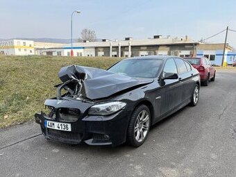BMW F10 525xd 160 kW, r. v. 2012 – bourané / na opravu