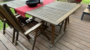 Prodám dřevěný zahradní rozkládací stůl a 4 židle
