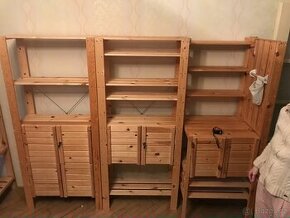 dřevěné regály Ikea upravené od truhláře