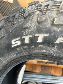 Prodám pneu LT 285/70R17