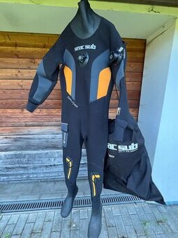 prodám neoprenový suchý oblek Seac XXL