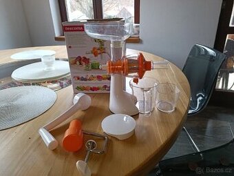 Prodám šnekový odšťavňovač Tescoma Handy - 1