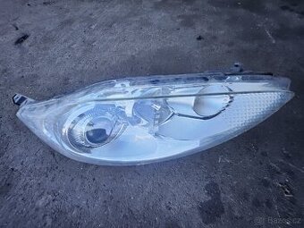 Ford fiesta mk7 pravé přední světlo