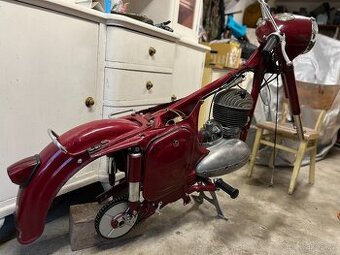 Koupím nádrž Jawa 250 v původním stavu