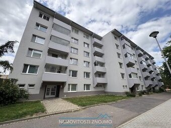 Pronájem prostorného bytu 3+1 ve Znojmě ul. Dukelských bojo - 1