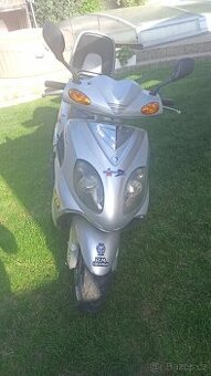 Skútr 125