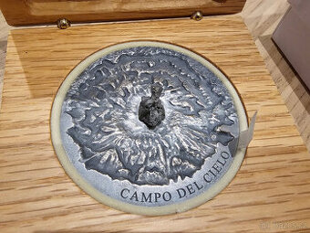 Stříbrná mince s meteoritem Campo del Cielo