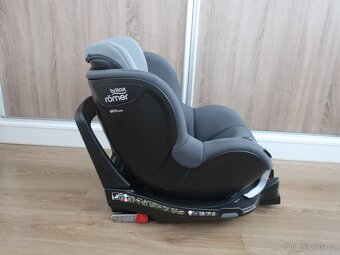 Autosedačka Britax römer Dualfix M i-Size (2021)
