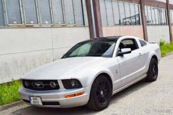 Ford Mustang KUPÉ 4.0i V6/MANUÁL/2006/KŮŽE/