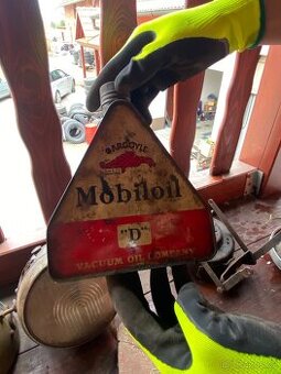 Plechovka Mobiloil s držákem