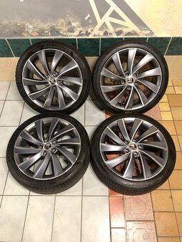 Alu kola Škoda R18 5X112 ZÁNOVNÍ LETNÍ PNEU 225/40/18 TURBIN