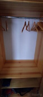 Dřevěná skříň - 1