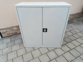 Plechová skříň I