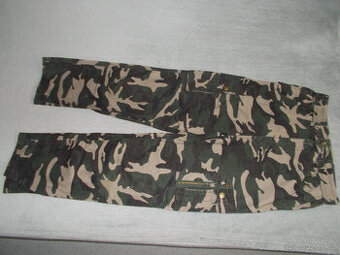 Maskáčové kalhoty