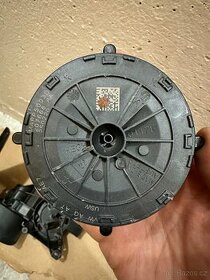 Motorek nastavování pravého zrcátka Škoda Kodiaq,Karoq