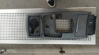 Středový tunel mezi předními sedadly Audi - 1