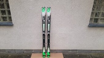 Kvalitní carvingové lyže Völkl 166 cm
