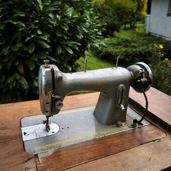 ŠICÍ STROJ MINERVA