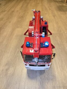 Prodám autojeřáb MAN od firmy BRUDER.