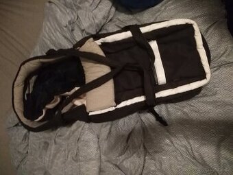 Přenosná taška na novorozence