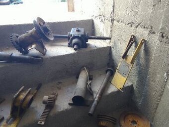 Řemenice, hřídele, domky na ložiska a jiné