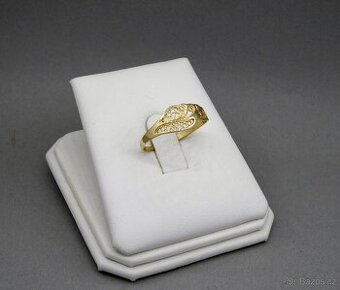 Velmi slušivý zlatý prstýnek