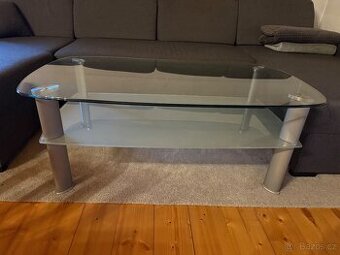 Skleněný konferenční stolek