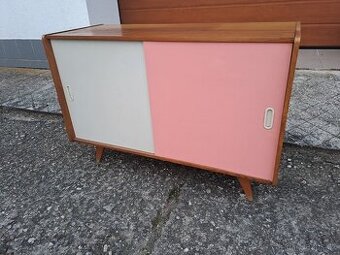 šoupací retro komoda J. JIROUTEK  top stav