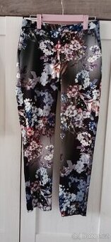 KVĚTOVANÉ KALHOTY - 1