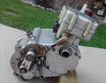 Motor jawa 90 šoupě na závody