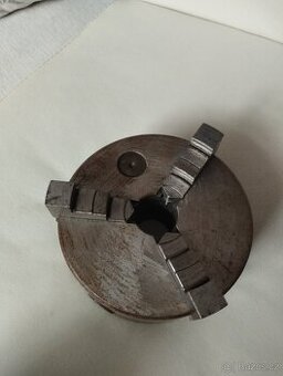 Prodám upínací hlavicí na soustruch.