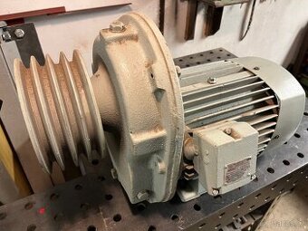 Elektromotor s převodovku