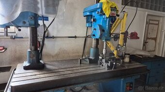 Prodám závitořez  vrtačky a stůl