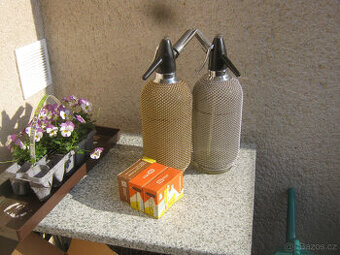 Prodám starou zlatou a stříbrnou sifonovou láhev a bombičky.