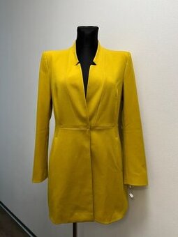 Kabát v medové/hořčicové barvě