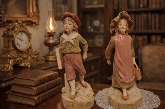 ✨ Párové secesní porcelánové sošky dětí – Royal Dux Bohemia