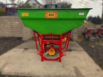 ROZMETADLO HNOJIV  800 L