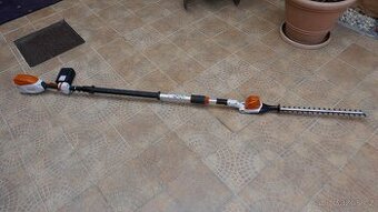 Akumulátorové zahradní nůžky s teleskopickou tyčí STIHL HLA
