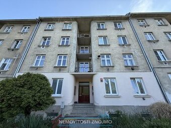 Pronájem cihlového bytu 1+kk, 30m2, částečně zařízený, dvore