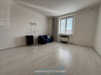 Pronájem cihlového bytu 1+kk, 30m2, částečně zařízený, dvore