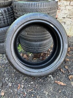 Letní pneu Pirelli 275/40 ZR20 106Y – vzorek 5 mm