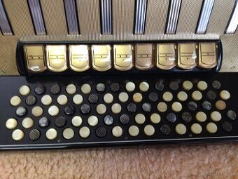 knoflíkový chromatický akordeon Hohner Maestro lll. 96 bas