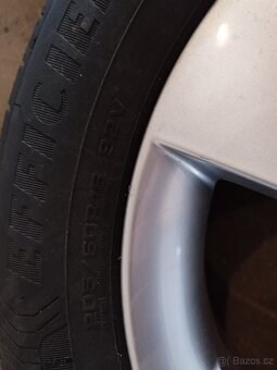 Good Year 205/60/16 92V - 1