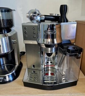 Pákový kávovar Delonghi EC850.M