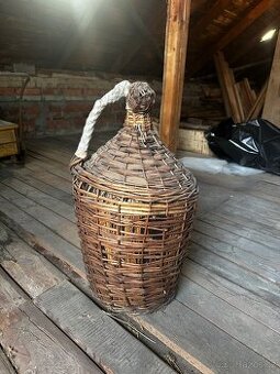 Skleněný demižon s proutěným opletem – vintage / retro