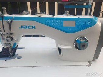 Průmyslový automatický šicí stroj Jack A5
