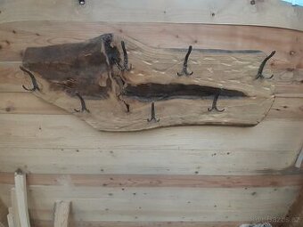 Rustikální věšák na oblečení