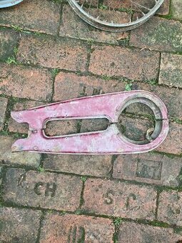 Kryt řetězu Jawa kývačka