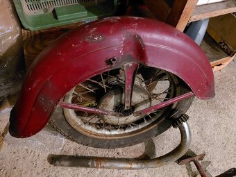 Velka kyvacka - blatnik, kolo, vyfukove koleno, padaky